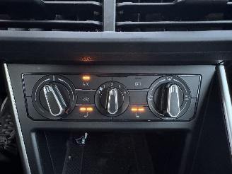 Volkswagen Polo 1.0 59 KW LIFE PDC STOELVERWARMING picture 19