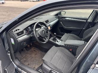 Skoda Superb 1.6 TDI KLIMA NAVI XENON NAVI picture 9