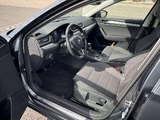 Skoda Superb 1.6 TDI KLIMA NAVI PANORAMA XENON picture 9