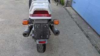 Honda VFR 750 RC24 picture 4