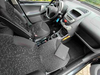 Peugeot 107 1.0-12V XR 5drs airco picture 5
