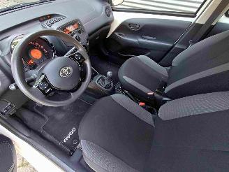 Toyota Aygo 1.0 VVT-i x-fun 5drs airco picture 5