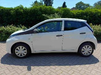 Toyota Aygo 1.0 VVT-i x-fun 5drs airco picture 14