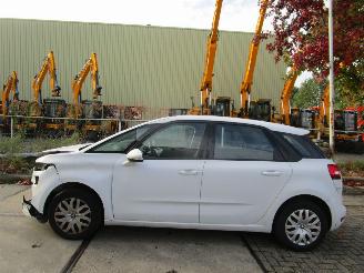 damaged passenger cars Citroën C4-picasso 12 PT 96kw 6 bak 2015/7