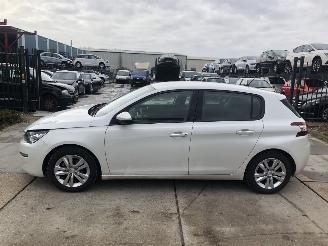 skadebil bromfiets Peugeot 308 1.2i 81kW E6 5 drs AICRO NAVI 2017/5