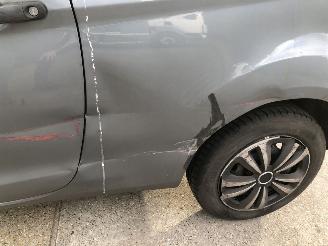 Ford Ka 12i AIRCO picture 12