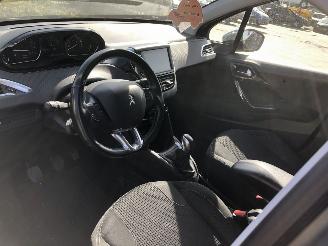Peugeot 208 12i 60kW Allure NAVI picture 6