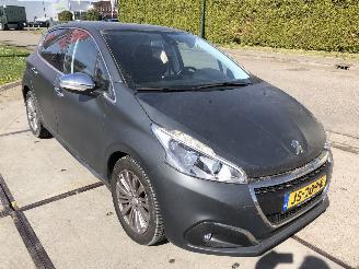 Peugeot 208 12i 60kW Allure NAVI picture 3