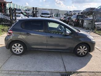 krockskadad bil auto Peugeot 208 12i 5 drs E5 2012/8