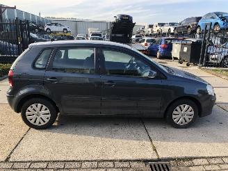 Unfallwagen Volkswagen Polo 14i 16v 5 drs AIRCO 2005/11