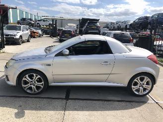 Unfallwagen Opel Tigra 14i 16v 88000 km 2009/6
