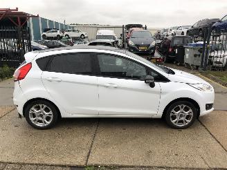 krockskadad bil auto Ford Fiesta 1.0i White Edition 5 drs 2016/2