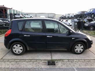 Coche accidentado Renault Scenic 16i 16v 2008/6