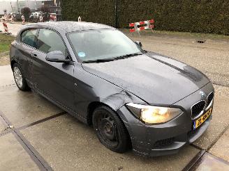 BMW 1-serie 114i 75kW E5 picture 3