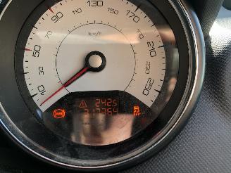 Peugeot 308 16hdi 68kW E5 5drs picture 8