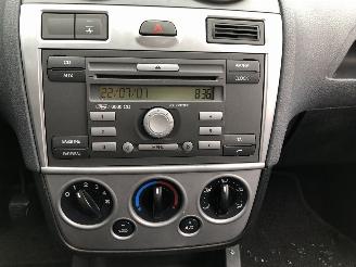 Ford Fiesta 13i Airco picture 8
