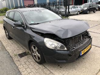 Volvo V-60 1.6i T4 Momentum Automaat 132kW E5 picture 2