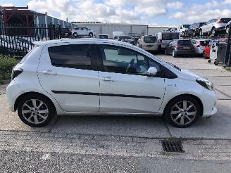 skadebil auto Toyota Yaris Hybrid, PANO NAVI LM VELGEN 2013/9
