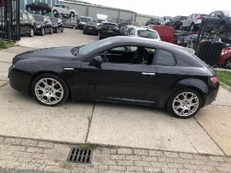 Vaurioauto  passenger cars Alfa Romeo Brera 2.2JTS 136kW 2010/1
