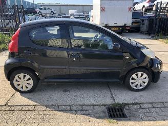 Vaurioauto  passenger cars Peugeot 107 Airco 138000 km 2011/10