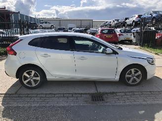 skadebil auto Volvo V-40 2.0 T2 Momentum 90kW E6 2015/10