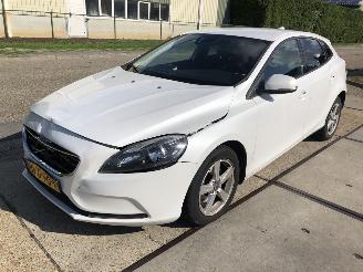 Volvo V-40 2.0 T2 Momentum 90kW E6 picture 3