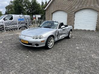 Vaurioauto  passenger cars Mazda MX-5  2001/1