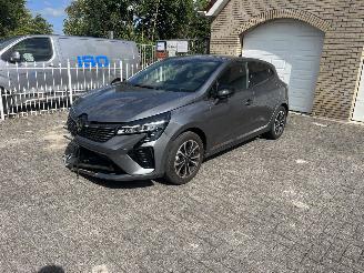 Voiture accidenté Renault Clio E-TECH HYBRID nieuwstaat 2025/12
