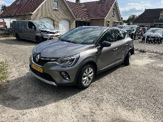 Auto incidentate Renault Captur E-TECH PLUG-IN HYBRID weinig km !! 2021/5