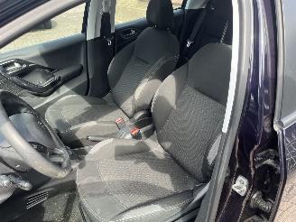 Peugeot 208 1.2 puretech picture 9