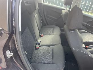 Peugeot 208 1.2 puretech picture 15