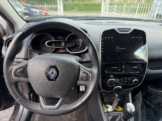 Renault Clio Luxe uitvoering !! Weinig km !! picture 12