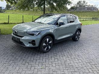 Vaurioauto  passenger cars Volvo XC40 R-Design 82 kWh Recharge Extend Range / Panorama / Automaat 2023/10