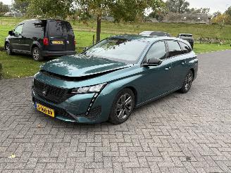 Vaurioauto  passenger cars Peugeot 308 SW Puretech Active Pack Business 2023/1