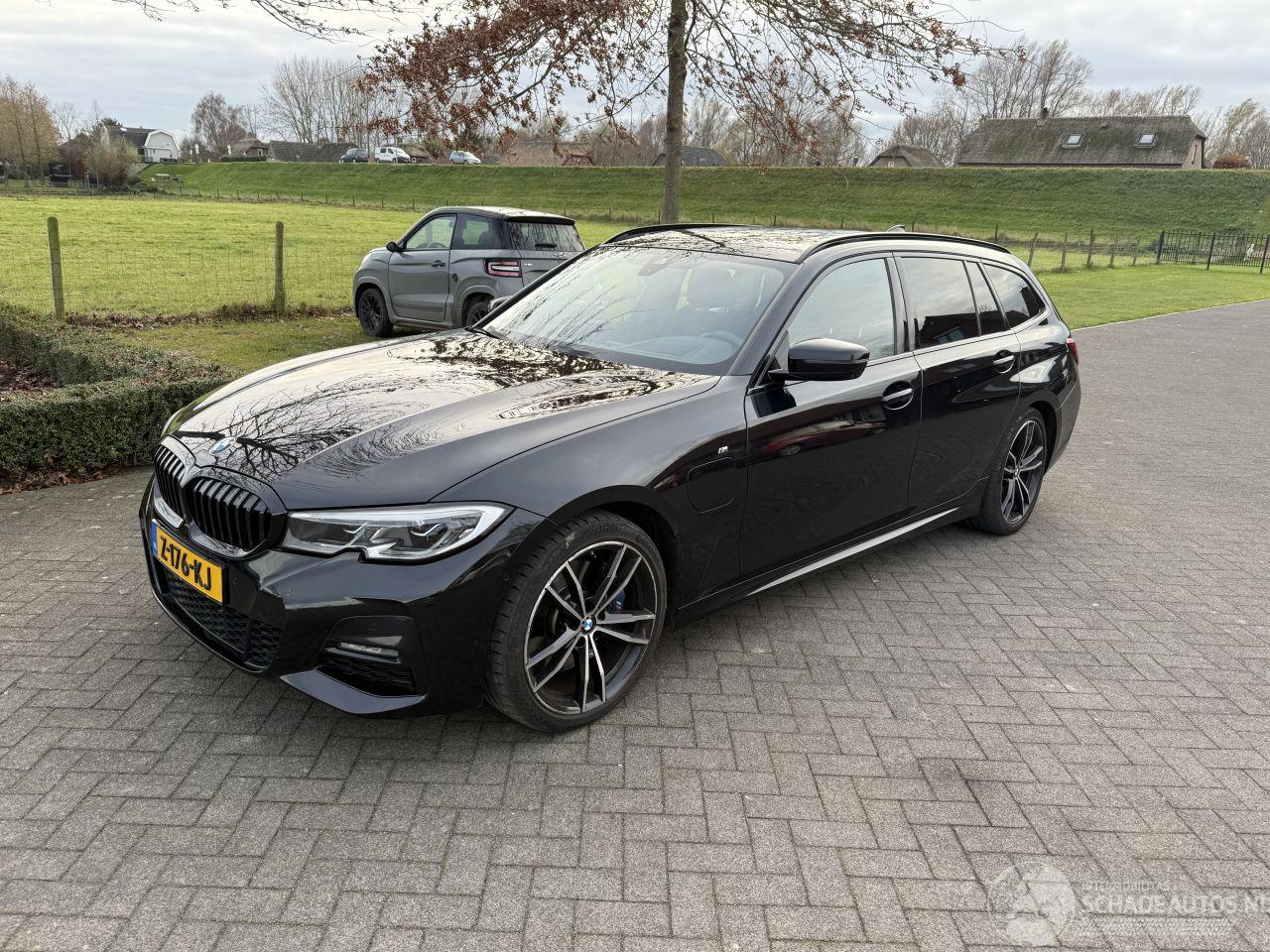 BMW 3-serie Touring 330e M-Pakket / Pamorma / Leer / Automaat