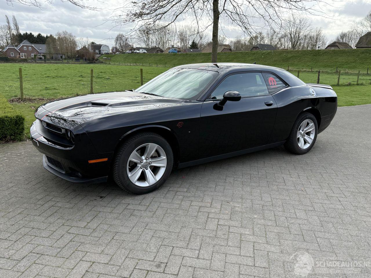 Dodge Challenger SXT V6
