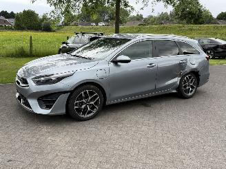 krockskadad bil auto Kia Ceed Plug-in Hybride / Leer / Automaat 2023/7