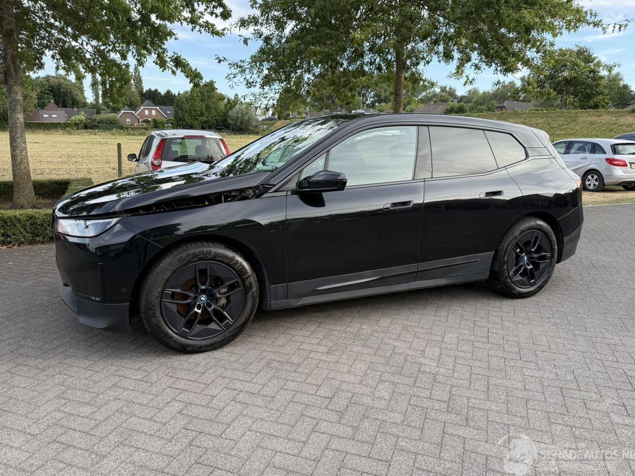 BMW iX xDrive40