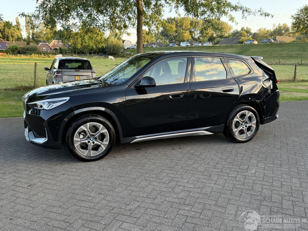 BMW iX1 eDrive20 Xline / Leer / Automaat