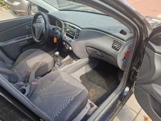 Kia Rio 1.4L picture 10
