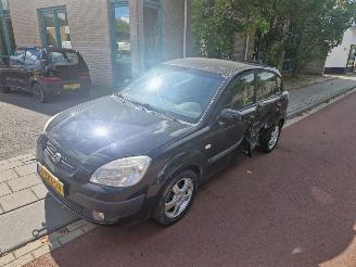Kia Rio 1.4L picture 2