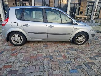 Renault Scenic 2.0 16v privilege luxe AUTOMAAT picture 7