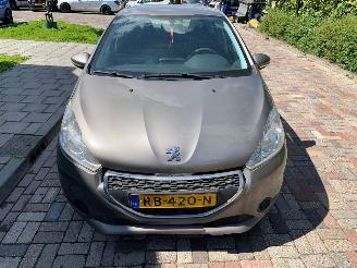 krockskadad bil auto Peugeot 208 1.2 VTI 2014/11