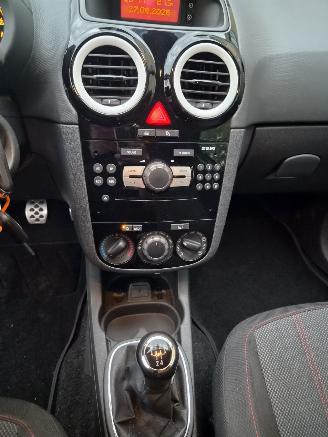 Opel Corsa 1.4 16v color edition picture 15