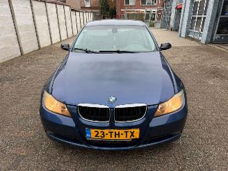 Unfallwagen BMW 3-serie 318 I HIGH EXECUTIVE 2006/9