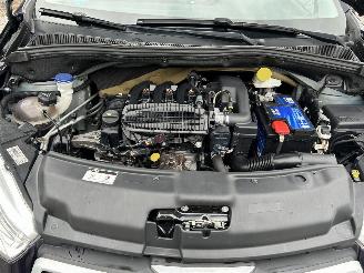 Peugeot 208  picture 13