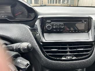 Peugeot 208  picture 11