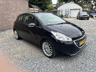 Peugeot 208  picture 3