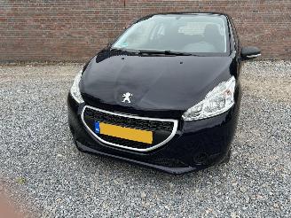 Peugeot 208  picture 2