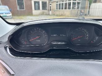 Peugeot 208  picture 9